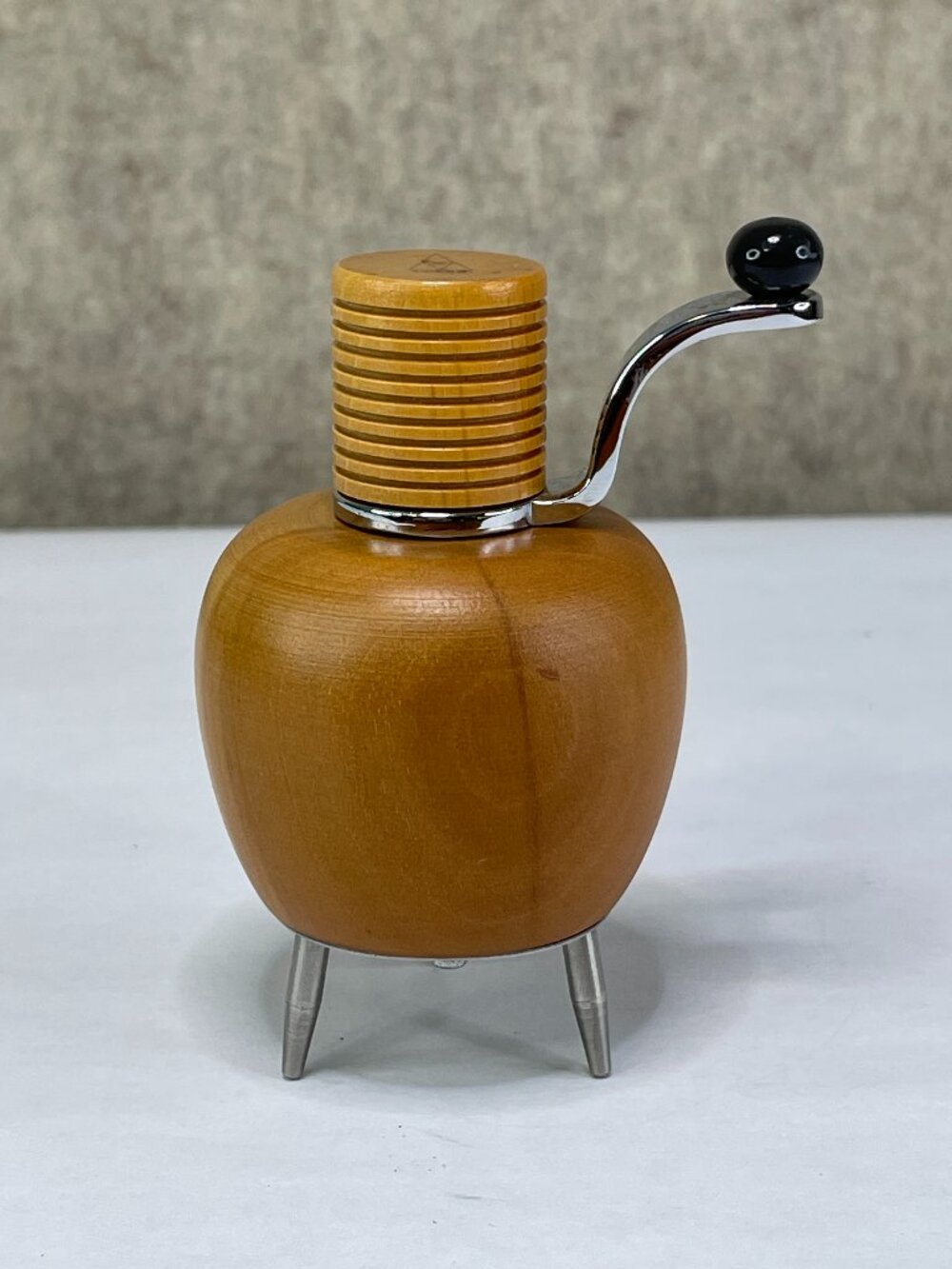 Tre Spade Solid Walnut Made in Italy Crank Style Pepper Grinder